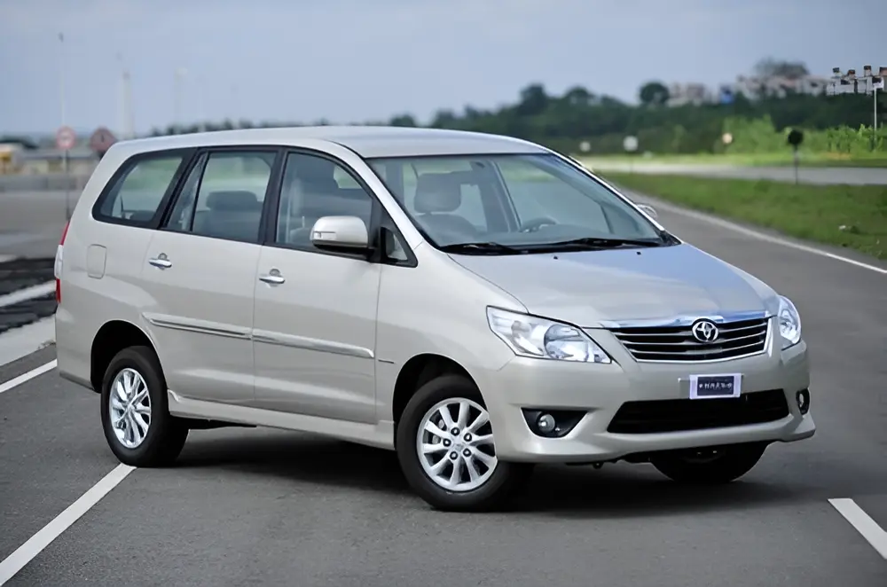toyota innova car img